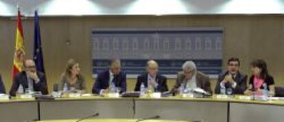 El ministro de Hacienda, Cristóbal Montoro, junto al secretario de Estado de Administraciones Públicas, Antonio Beteta, y el secretario de Estado de Hacienda, Miguel Ferre.