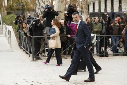 El exconsejero de Empresa de la Generalitat de Cataluña, Santi Vila, a su llegada a la Audiencia Nacional.