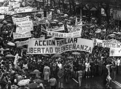 Marcha contra la LODE, en Madrid, en 1985. Los conservadores reclamaban libertad de elección de centro escolar para los padres.