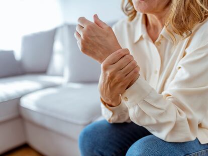 In osteoarthritis, the cartilage of the affected joint breaks down and causes pain, stiffness and swelling.