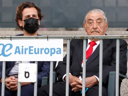 El fundador de Globalia y Air Europa, Juan José Hidalgo (derecha), en mayo pasado en el Club de Campo Villa de Madrid.