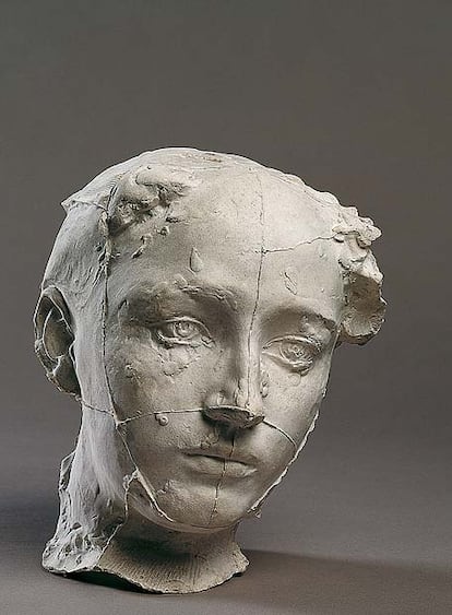 <i>Camille Claudel, masque</i> (<i>Camille Claudel, máscara</i>. ca. 1884? Yeso. Musée Rodin, París