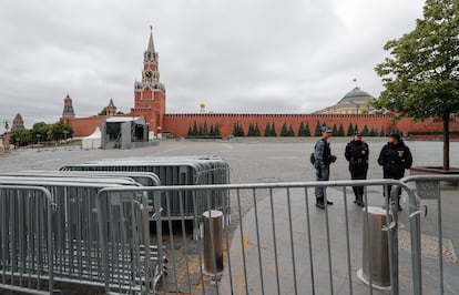 La policía rusa ha redoblado la seguridad en torno a la plaza Roja de Moscú. 