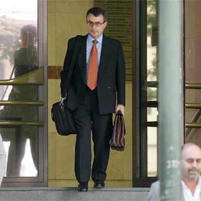 El juez Juan del Olmo a la salida de la Audiencia Nacional en Madrid.