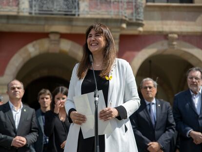 La presidenta de Junts y expresidenta del Parlament, Laura Borràs, ofrece declaraciones a los medios, el pasado viernes en Barcelona.