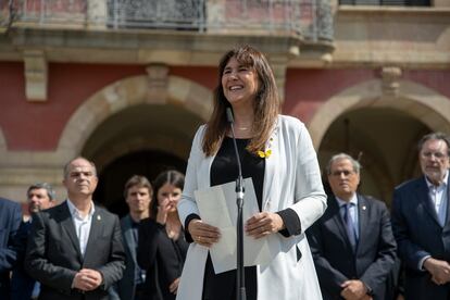 La presidenta de Junts y expresidenta del Parlament, Laura Borràs, ofrece declaraciones a los medios, el pasado viernes en Barcelona.