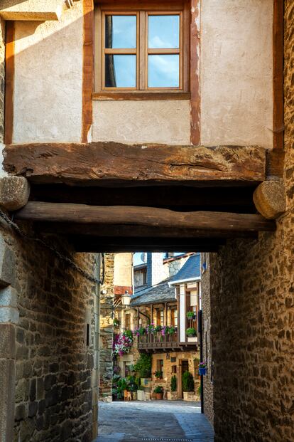 Las callejuelas de Puebla de Sanabria en Zamora. 
