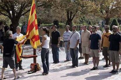 Agentes de los Mossos d&#39;Esquadra -de paisano- participando en el ensayo de los actos de la Diada en el parque de la Ciutadella de Barcelona.