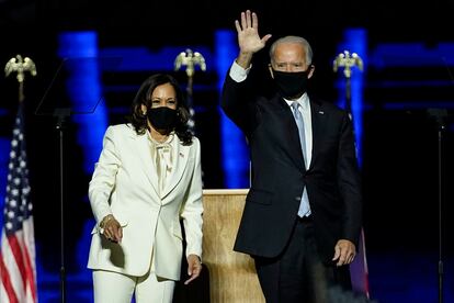 El presidente electo de Estados Unidos, Joe Biden, y la vicepresidenta electa, Kamala Harris, pronuncian unas palabras en Wilmington, Delaware, este sábado, tras ser declarados ganadores de las elecciones presidenciales.