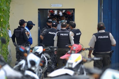 Operativo policial en el Centro de Privación de Libertad de Guayaquil.