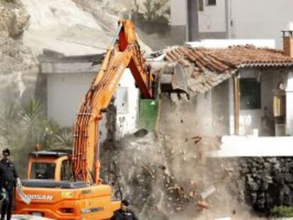 Demolición del poblado pesquero de Cho Vito, en la Candelaria.