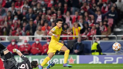 Luis Díaz marca el tercer gol del Liverpool ante el Benfica.