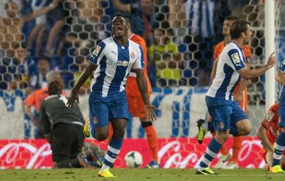 Thievy festeja su gol al Valencia.