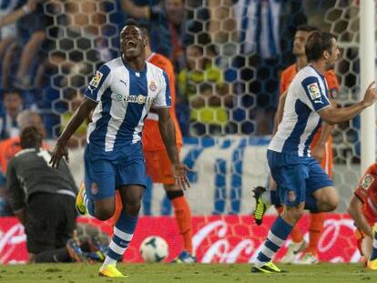 Thievy festeja su gol al Valencia.