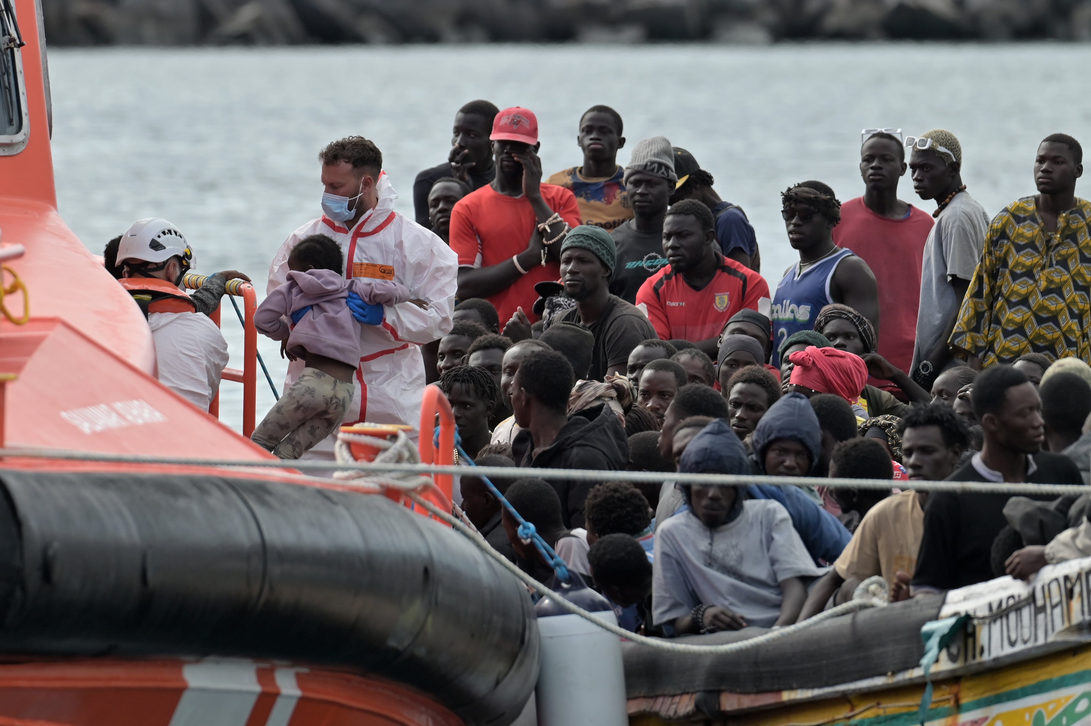 Siete fallecidos en dos naufragios tras un fin de semana en el que llegan a Canarias más de 1.500 migrantes 