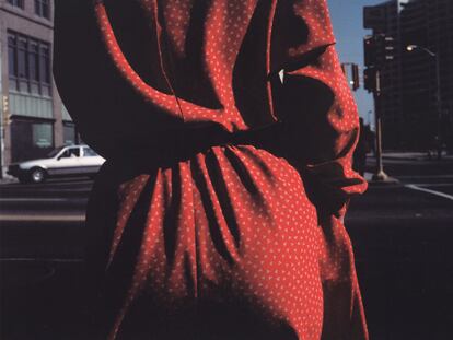 Instantánea de la vieja tradición de retratos sin consentimiento. Harry Callahan (en Atlanta, en 1984)