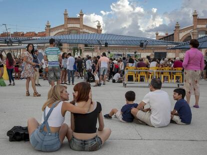 Fiesta en el patio de Matadero Madrid.