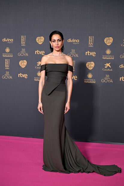 La actriz Hiba Abouk, con un sofisticado vestido de Fendi Couture y joyas de Cartier.
