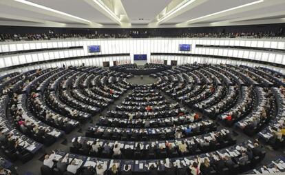 Miembros de la Eurocámara durante una sesión de votación en el Parlamento Europeo en Estrasburgo, Francia.