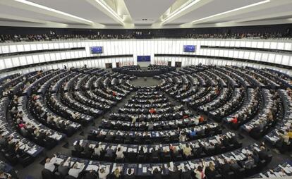 Miembros de la Euroc&aacute;mara durante una sesi&oacute;n de votaci&oacute;n en el Parlamento Europeo en Estrasburgo, Francia.