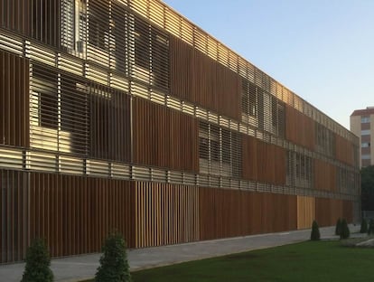 El Centre d'Idiomes de la Universitat de València, en la calle Serpis.