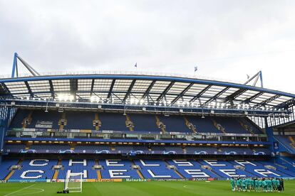 La charla de Davide Ancelotti a los jugadores del Real Madrid antes del último entrenamiento en Stamford Bridge.