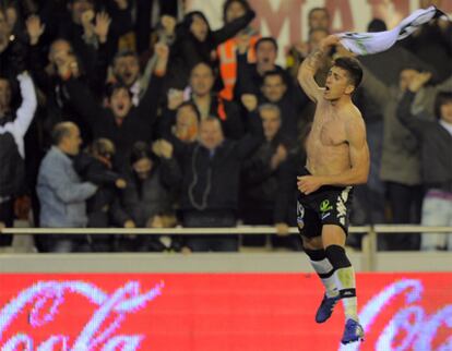 Pablo Hernndez festeja su gol ante el Deportivo.