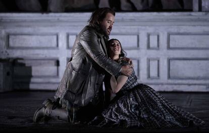 Javier Camarena y Lisette Oropesa en una escena de 'Lucia di Lammermoor'.