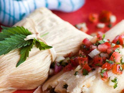 Tamal de 'The official High Times cookbook', de Elise McDonough y los editores de la revista 'High Times'. / SARA REMINGTON