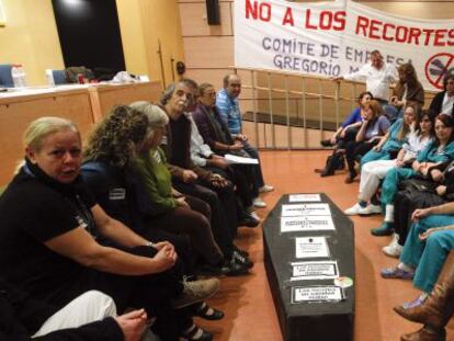 Encierro de trabajadores del Gregorio Mara&ntilde;&oacute;n, en 2012. 