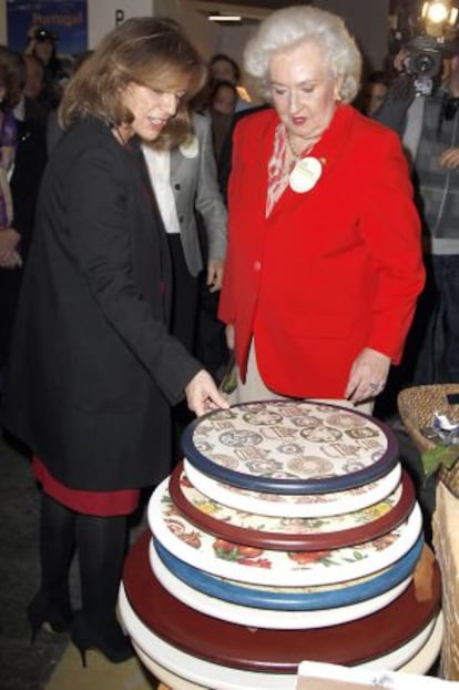Ana Botella y Pilar de Borbón, en la inauguración del rastrillo.