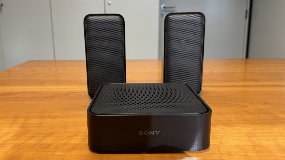 Altavoces traseros y amplificador Sony HT-S40R.