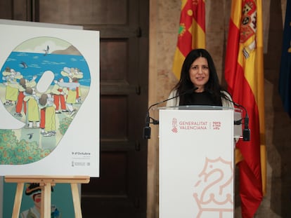 La directora general de Promoción Institucional, María Fernanda Escribano, en la presentación del cartel para este 9 d'Octubre, inspirado en los abrazos del pintor JUan Genovés.