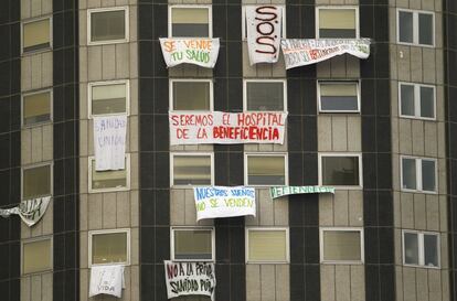 13 de diciembre de 2012. Protesta de los médicos y personal sanitairo en huelga en el hospital La Paz de Madrid, en defensa de la sanidad pública y contra los recortes del gobierno regional. 
