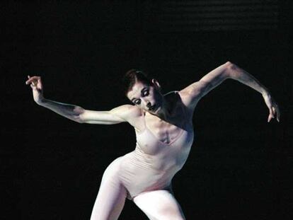 La española Elisabet Ros, bailarina estrella del Béjart Ballet Lausanne, protagoniza <i>La vuelta al mundo en 80 minutos.</i>