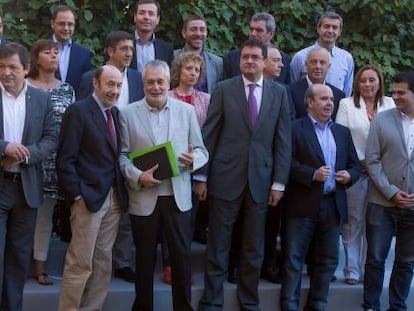 Los secretarios generales reunidos con Rubalcaba, en Granada en 2013.