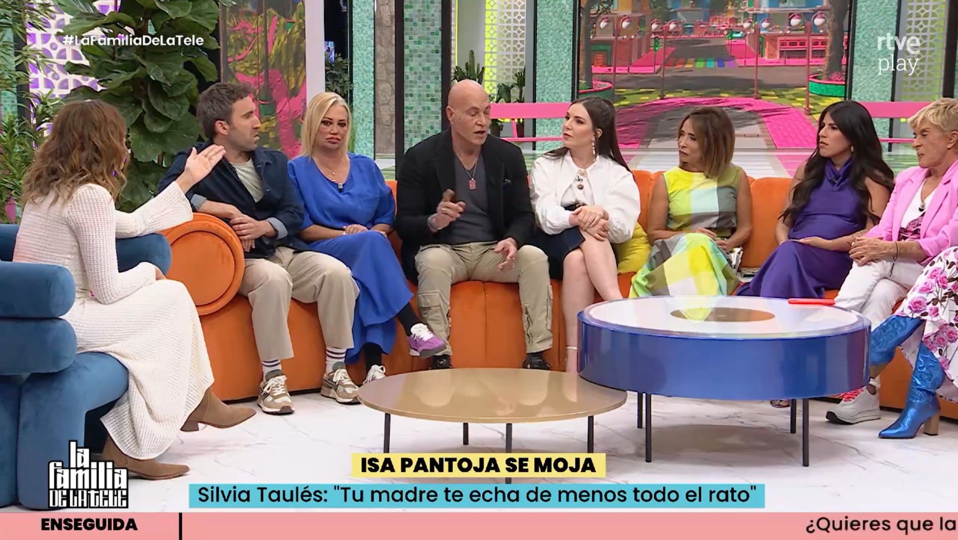 Un momento del primer programa de 'La familia de la tele'.