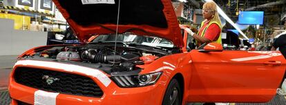 El Mustang (en la foto) es uno de los pocos turismos que Ford seguirá vendiendo en Norteamérica.