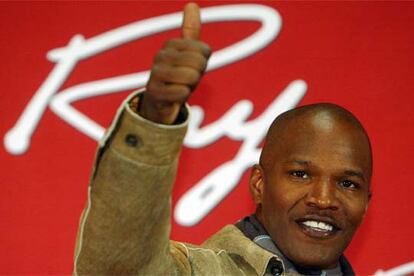 El actor Jamie Foxx, protagonista de <i>Ray,</i> durante la presentación de la película sobre Ray Charles el pasado diciembre en Berlín.