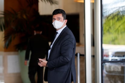 O ex-ministro da Justiça Sergio Moro a chegar a um hotel em Brasilia.