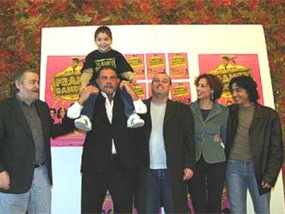 José Luis García Sánchez, Juan Luis Galiardo, Raulito, Pablo Carbonell, María Barranco y Juan Valderrama.