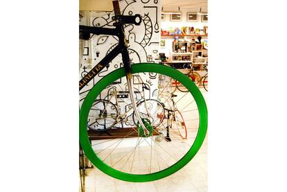 Detalle de una bicicleta en la tienda de bicicletas Cicli Berlinetta.