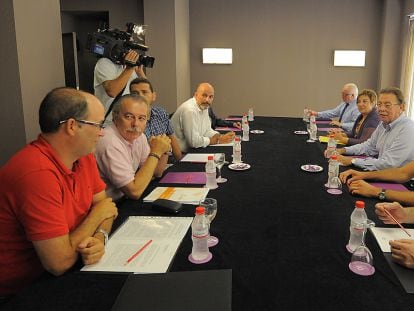 Reunión de la junta directiva de Aerte en 2010 para abordar el problema de las residencias de mayores.