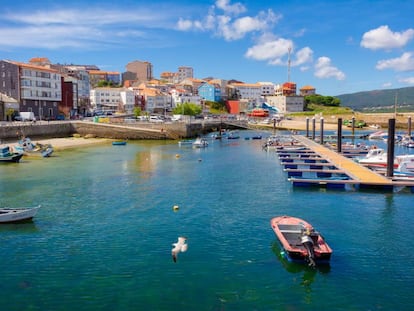 Vista del puerto de Fisterra (A Coruña).