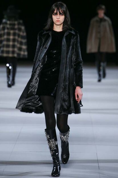 Saint Laurent resucita a Edie Sedgwick en la pasarela