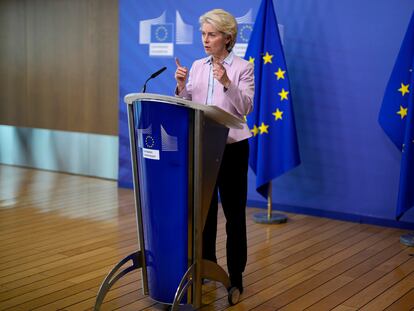 La presidenta de la Comisión Europea, Ursula von der Leyen, en una rueda de prensa este miércoles en Bruselas.