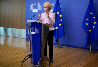 La presidenta de la Comisión Europea, Ursula von der Leyen, en una rueda de prensa este miércoles en Bruselas.