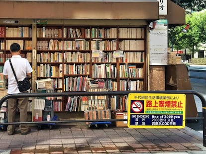 Livros por 5,70 reais; multa por fumar de 57 reais