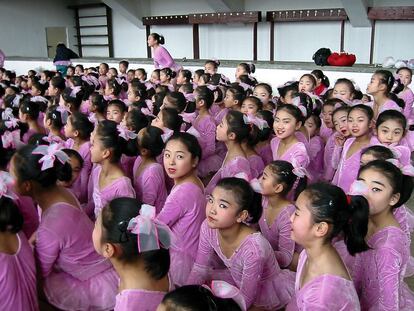 Celebración en el estadio cubierto de Pyongyang en 2002.