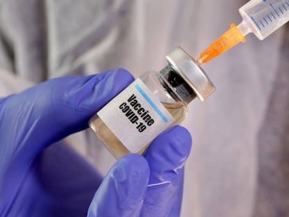 Varios laboratorios participan en la carrera para conseguir la vacuna contra el Covid-19. / REUTERS